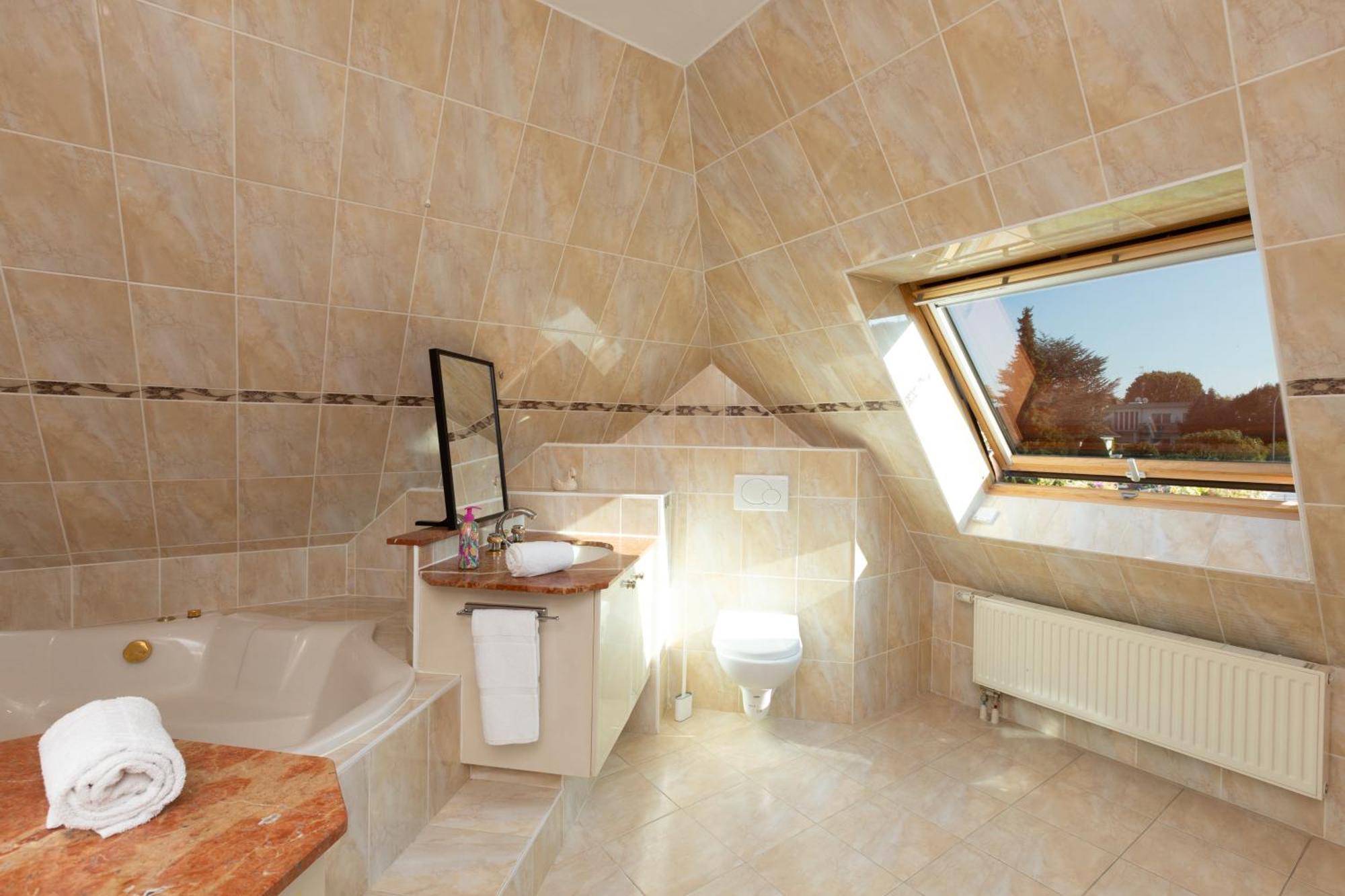 Gites Spa Strasbourg - Villa Ours - Spa Prive, Sauna, Borne D'Arcade, Babyfoot Ittenheim Екстер'єр фото